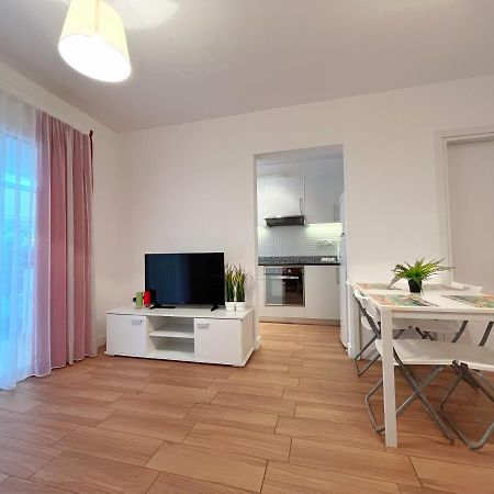 Central 2 Bedroom Apt Terrace And Pool Ayia Napa Ngoại thất bức ảnh